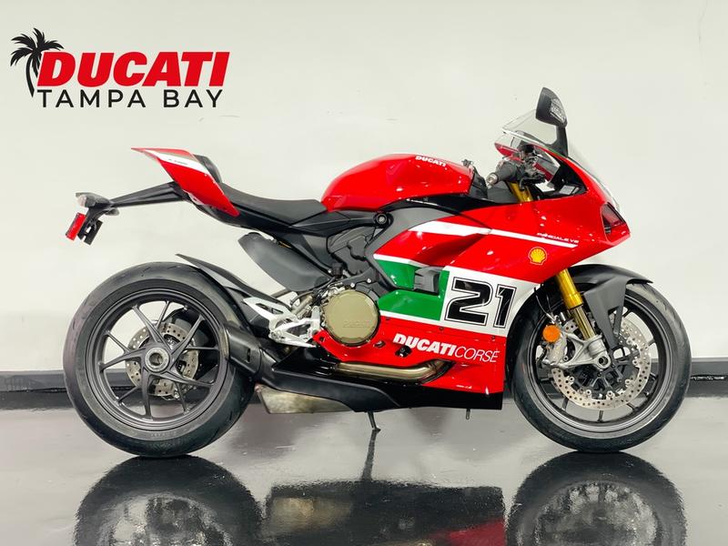 Ducati Panigale V4 R - The Sound of Excellence 